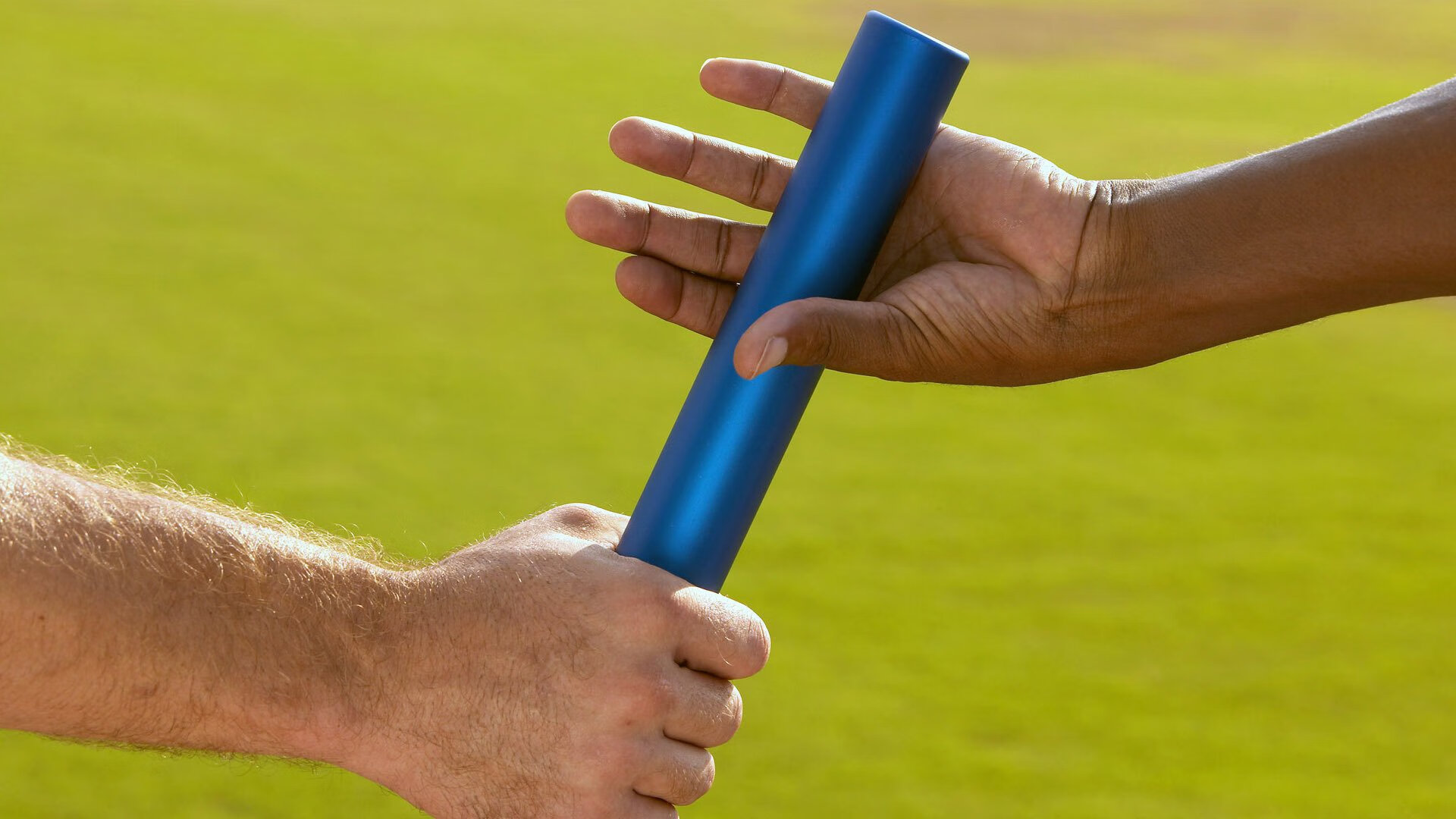 希腊女篮在欧洲大赛中持续发力，冲击金牌梦想，希腊女球迷