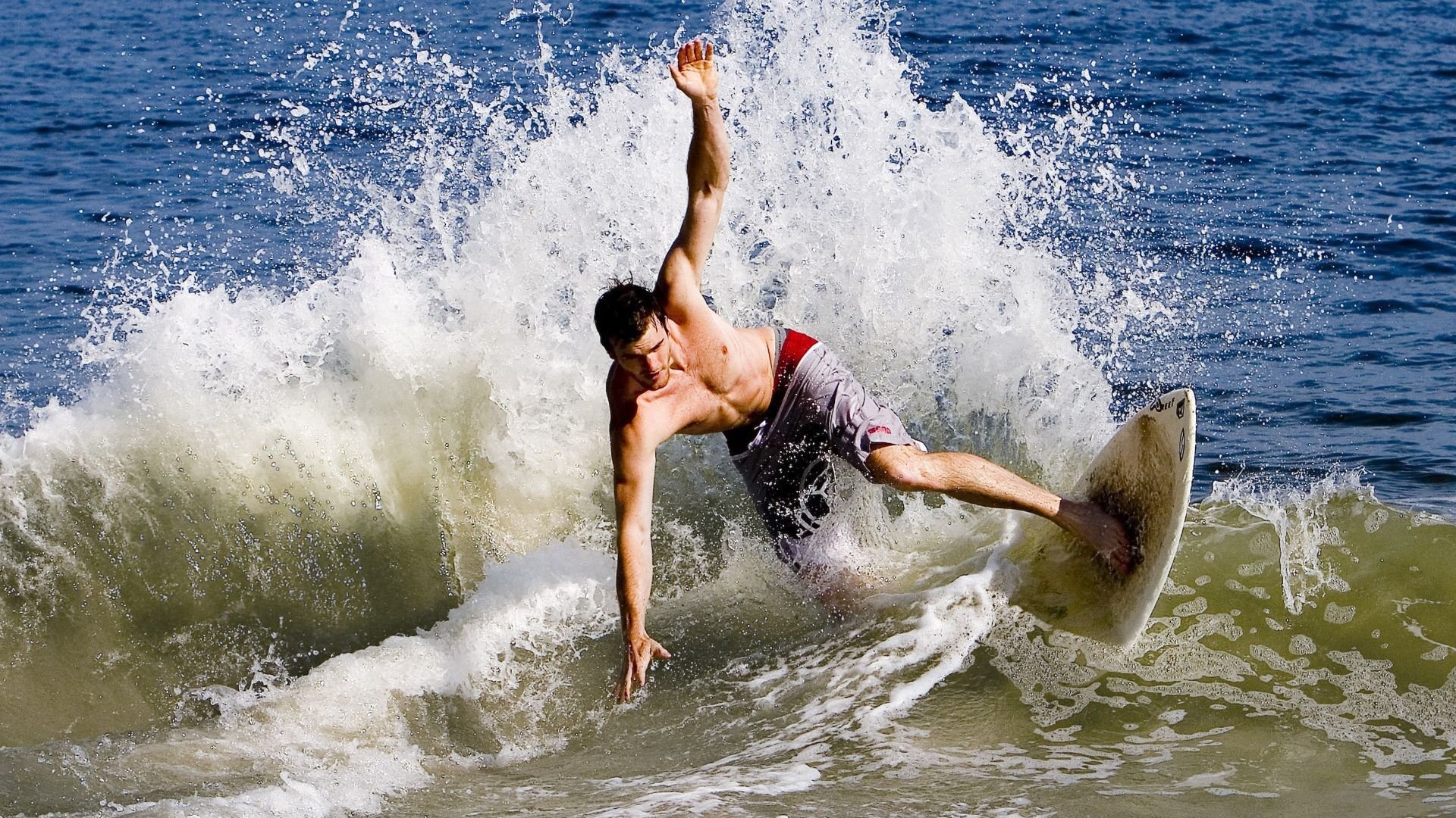 热火队内比赛引发替补席欢呼不断，热火队主场